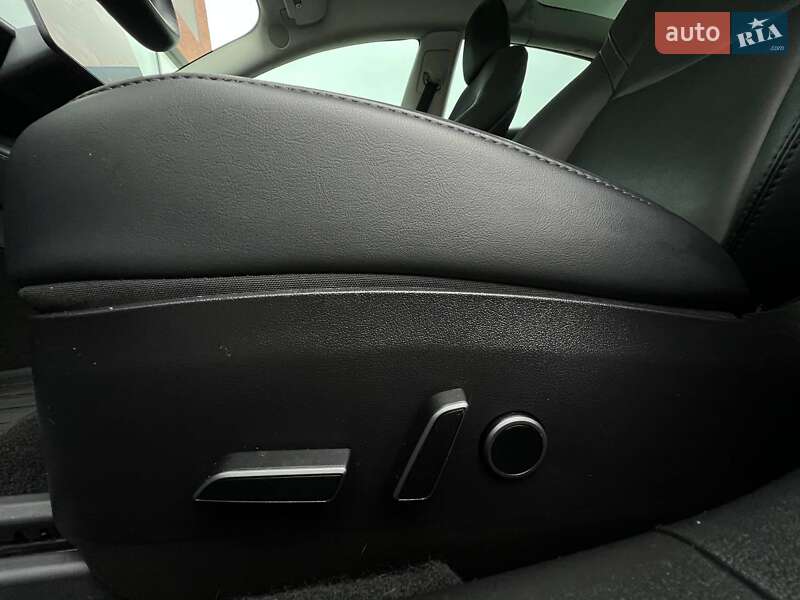 Седан Tesla Model 3 2021 в Киеве