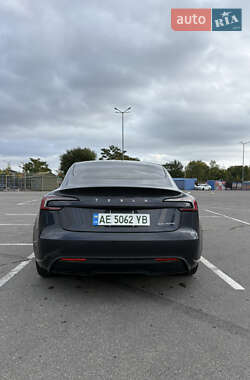 Седан Tesla Model 3 2024 в 