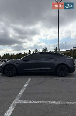 Седан Tesla Model 3 2024 в 
