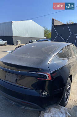 Седан Tesla Model 3 2024 в 