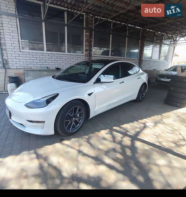 Седан Tesla Model 3 2023 в Ірпені