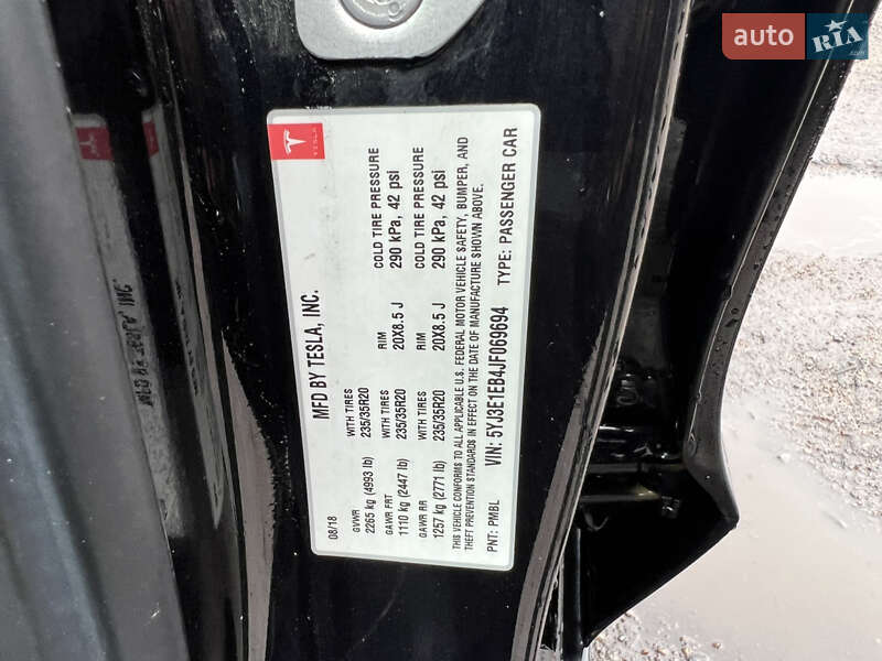 Седан Tesla Model 3 2018 в Черкассах