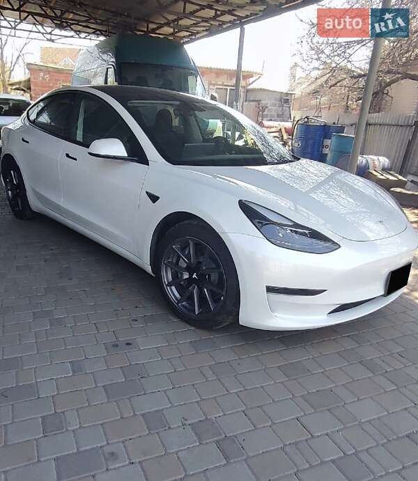 Седан Tesla Model 3 2023 в Ирпене