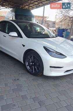 Седан Tesla Model 3 2023 в 
