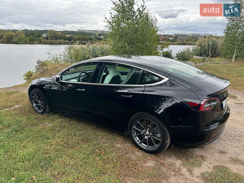 Седан Tesla Model 3 2020 в 