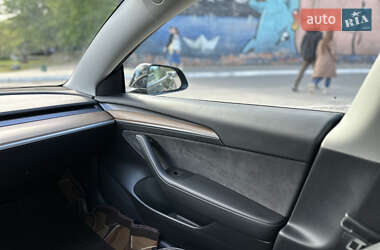 Седан Tesla Model 3 2022 в 