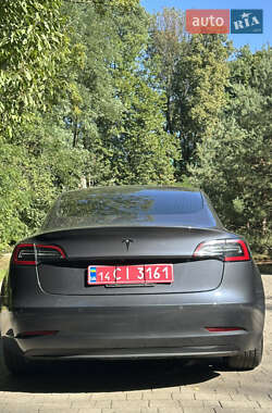 Седан Tesla Model 3 2020 в 