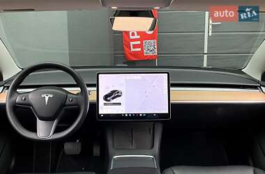 Седан Tesla Model 3 2020 в 
