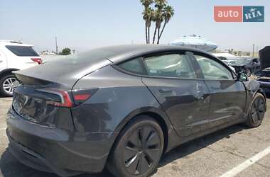 Седан Tesla Model 3 2025 в 