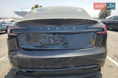 Седан Tesla Model 3 2025 в 