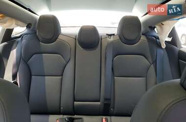 Седан Tesla Model 3 2025 в 