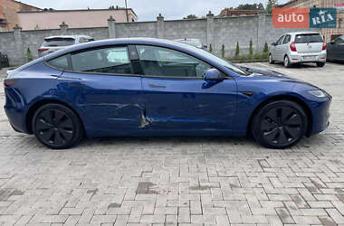 Седан Tesla Model 3 2024 в 