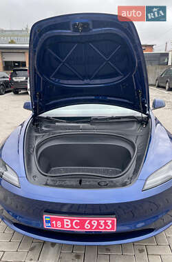 Седан Tesla Model 3 2024 в 