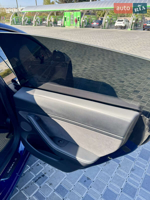 Седан Tesla Model 3 2022 в Кропивницькому