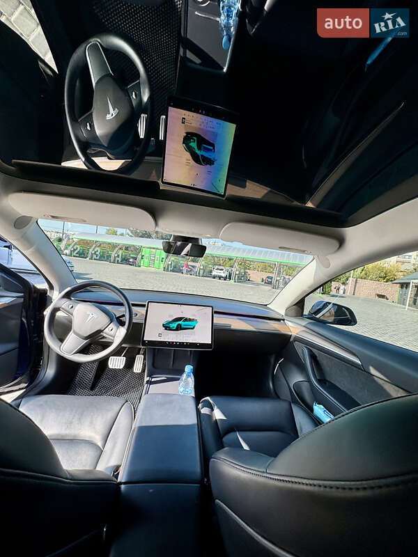 Седан Tesla Model 3 2022 в Кропивницькому