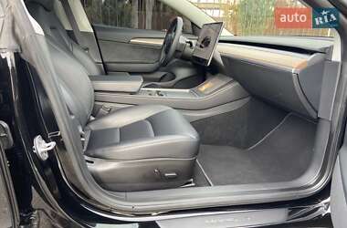 Седан Tesla Model 3 2023 в 