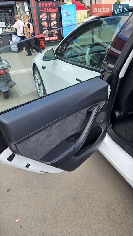 Седан Tesla Model 3 2023 в Києві