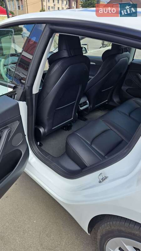 Седан Tesla Model 3 2023 в Києві