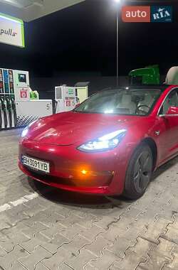 Седан Tesla Model 3 2020 в 