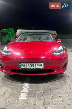 Седан Tesla Model 3 2020 в 