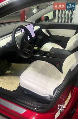 Седан Tesla Model 3 2020 в 