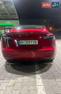 Седан Tesla Model 3 2020 в 