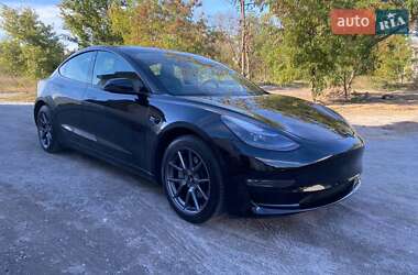Седан Tesla Model 3 2022 в 