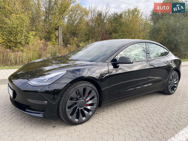 Седан Tesla Model 3 2021 в Киеве