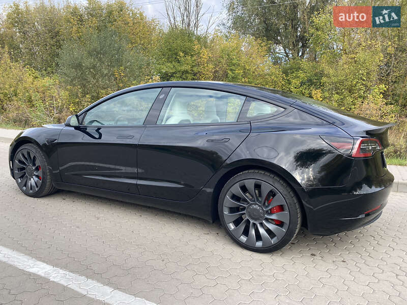 Седан Tesla Model 3 2021 в Киеве