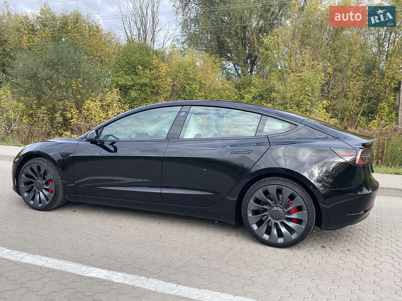Седан Tesla Model 3 2021 в Киеве