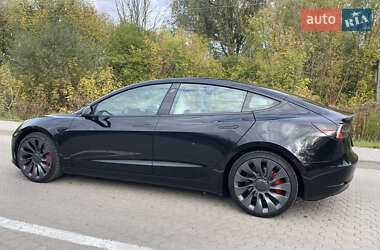 Седан Tesla Model 3 2021 в 
