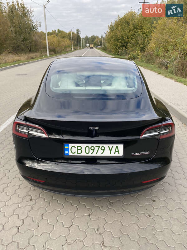 Седан Tesla Model 3 2021 в Киеве