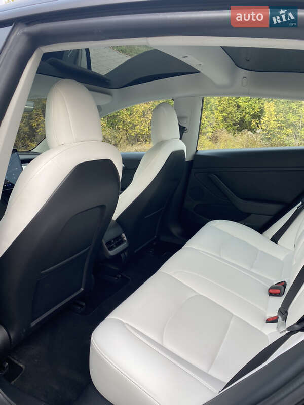 Седан Tesla Model 3 2021 в Киеве