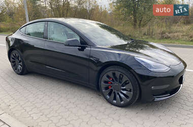 Седан Tesla Model 3 2021 в 