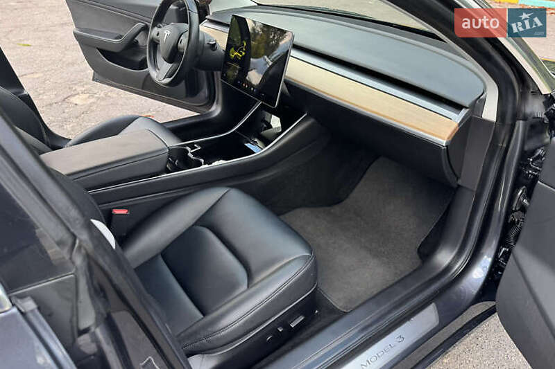 Седан Tesla Model 3 2019 в Києві