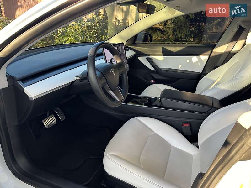 Седан Tesla Model 3 2019 в Білій Церкві