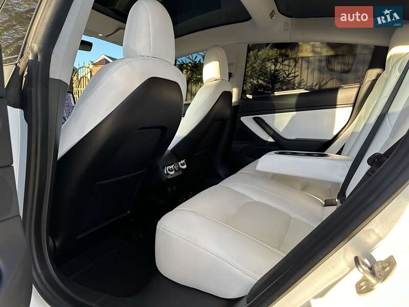 Седан Tesla Model 3 2019 в Білій Церкві