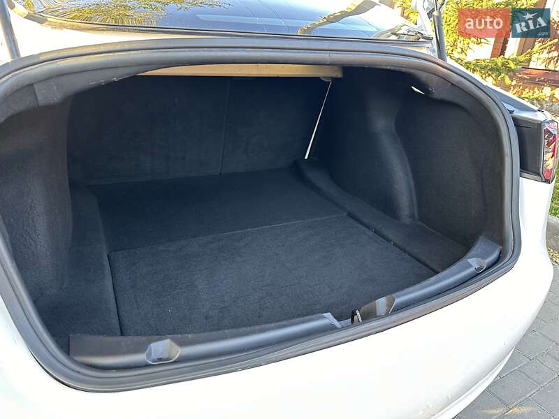 Седан Tesla Model 3 2019 в Білій Церкві