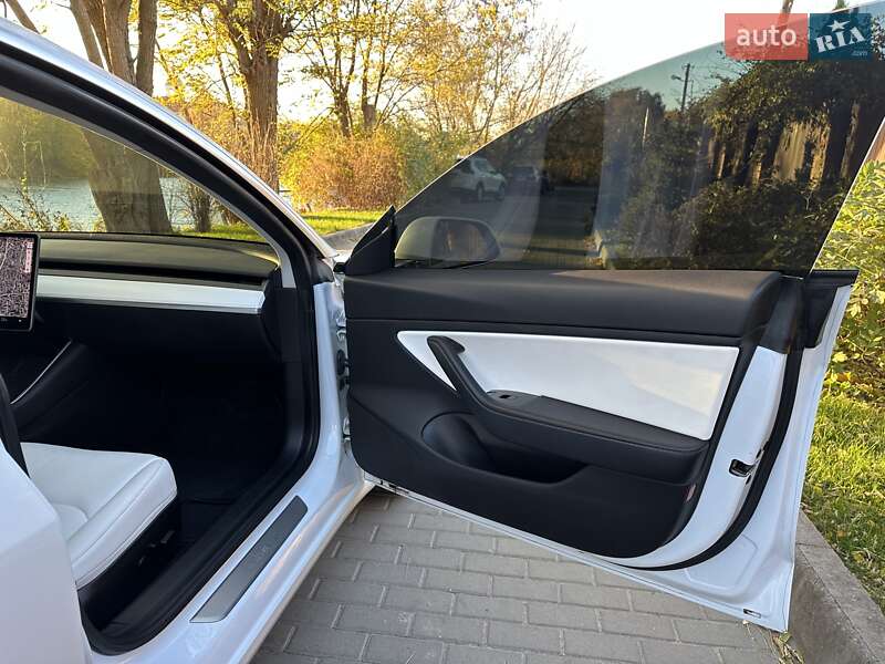 Седан Tesla Model 3 2019 в Білій Церкві