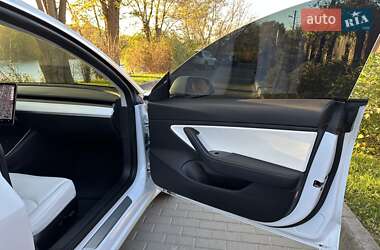 Седан Tesla Model 3 2019 в 