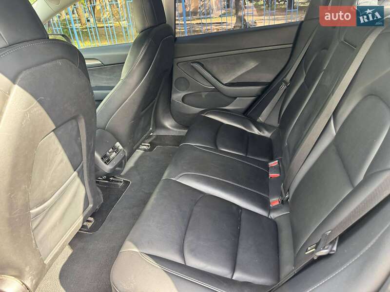 Седан Tesla Model 3 2022 в Николаеве