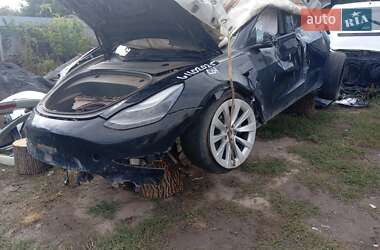 Седан Tesla Model 3 2023 в 