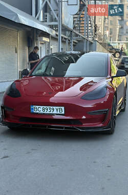 Седан Tesla Model 3 2021 в 