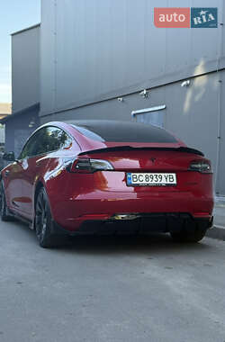 Седан Tesla Model 3 2021 в 
