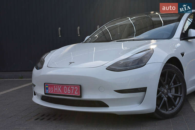 Седан Tesla Model 3 2022 в Самборе