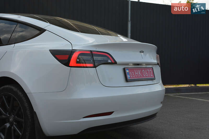 Седан Tesla Model 3 2022 в Самборе