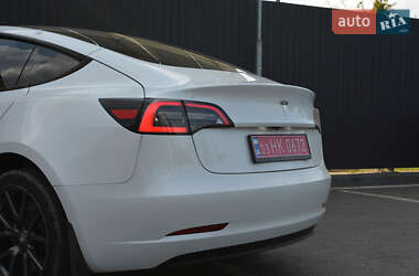 Седан Tesla Model 3 2022 в 