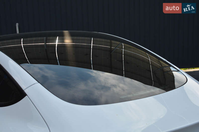 Седан Tesla Model 3 2022 в Самборе