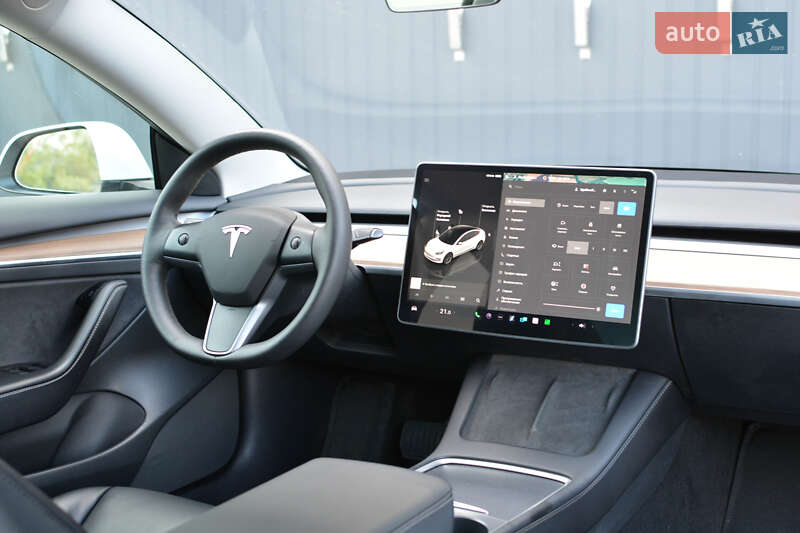 Седан Tesla Model 3 2022 в Самборе
