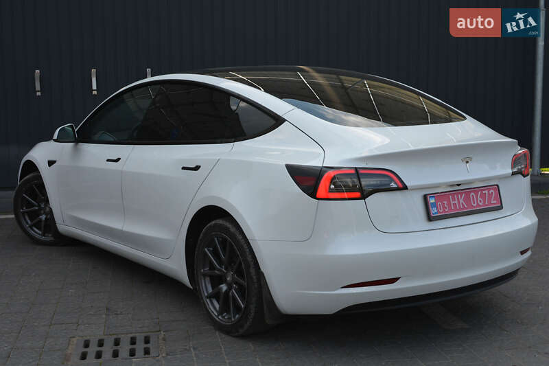 Седан Tesla Model 3 2022 в Самборе